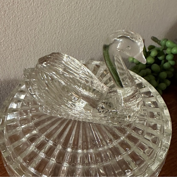 Covered Swan Bird Dish Powder Clear Trinket Box - Picture 14 of 14